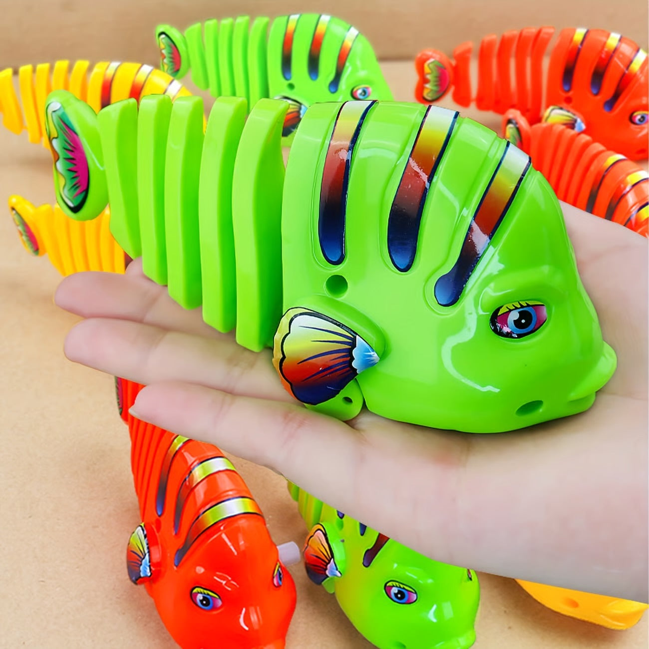 Wind-Up Wiggle Fish Toy - 2 PIECES لعبة سمكة متحركة 2 قطعة