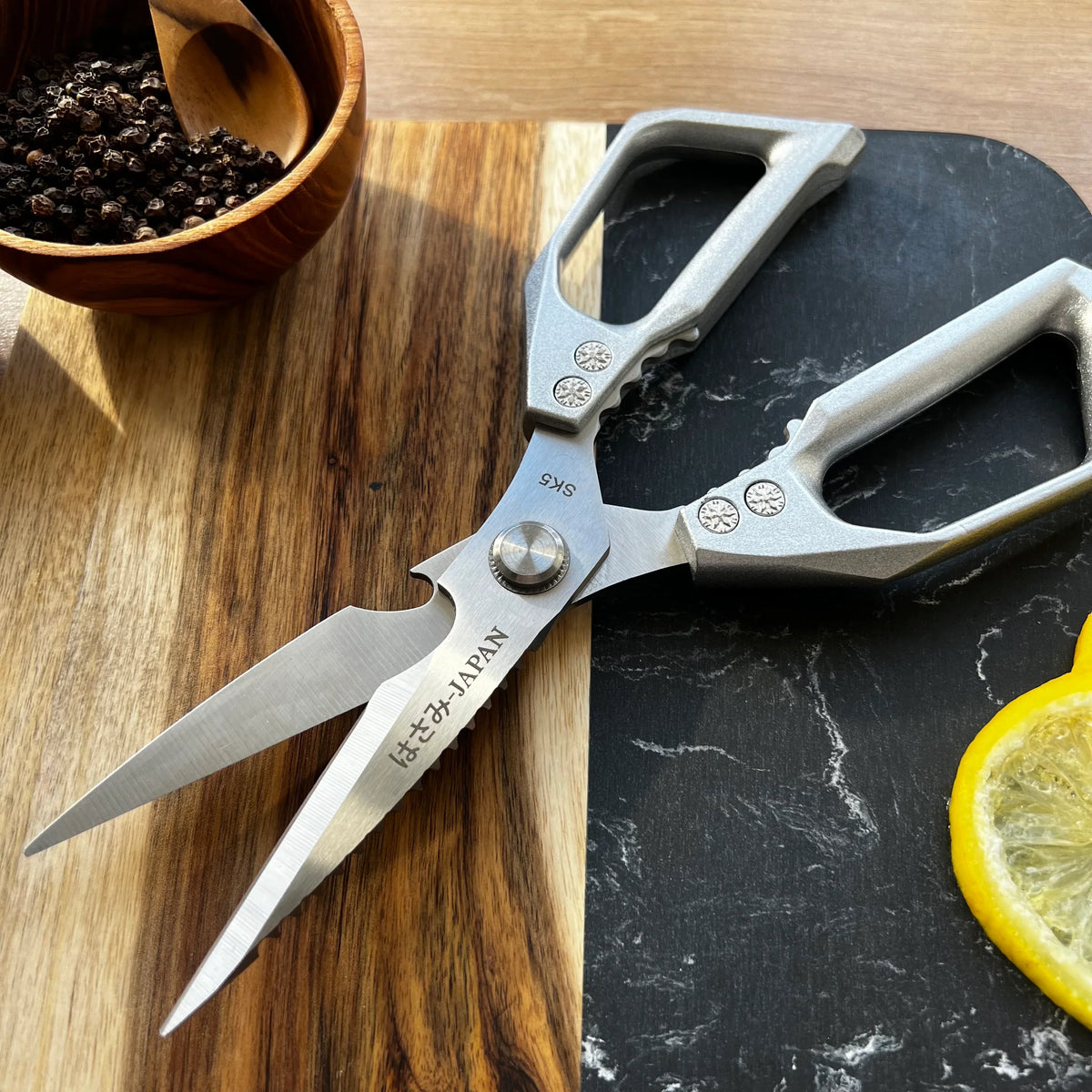 Heavy-duty Stainless Steel Kitchen Scissors - MADE IN JAPAN